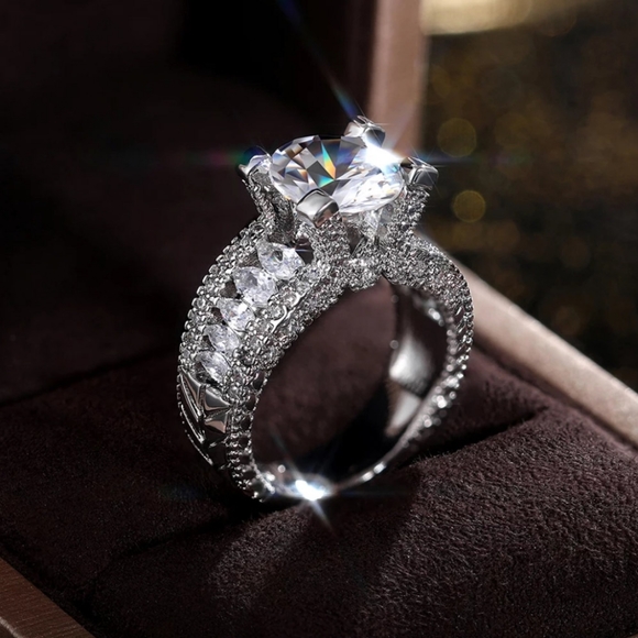 🎀💍925 White Sapphire Noble Ring - Picture 4 of 7